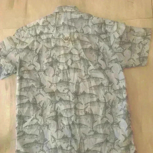 COLUMBIA Fish STRIPED BASS Blue Button front size  L PERFORMANCE FISHING GEAR - Picture 2 of 8